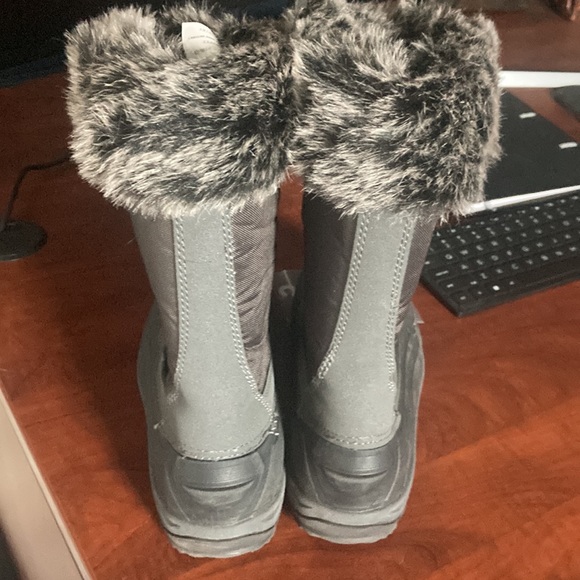 Snow boots only worn once - Picture 3 of 6